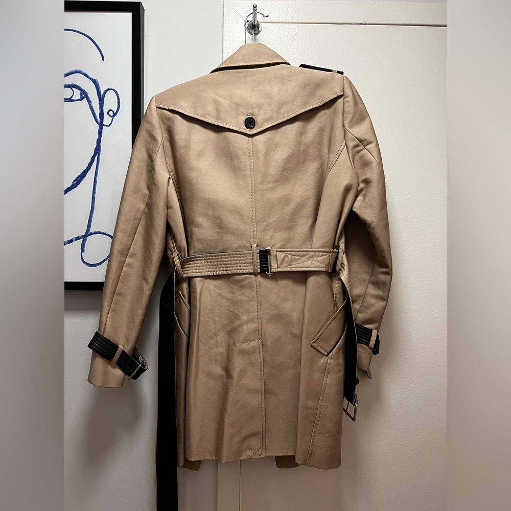 Rain coat with leather trimming